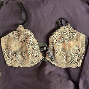 NWOT Victoria Secret wired bra 38DD